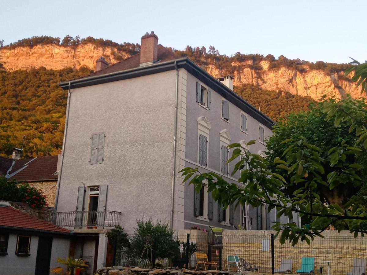 A Deux Pas Du Rheby Hotel Villebois Exterior photo